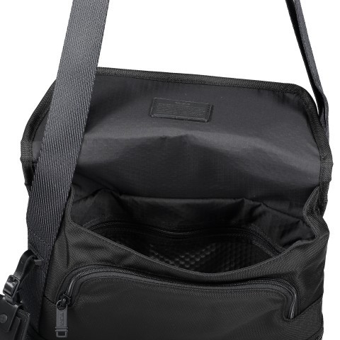 Tumi Umhangetasche Alpha Bravo Travis Black