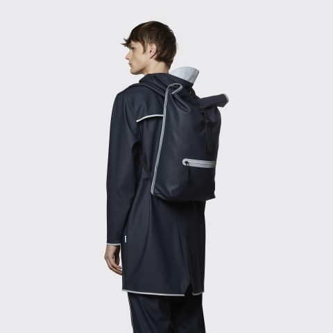 Rains Rucksack Rolltop Reflective mit Laptopfach 16 Zoll Black
