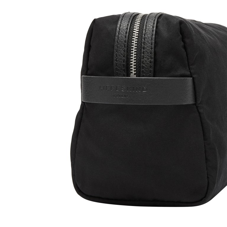 Kosmetiktasche Cosmetic Pouch M Black, Farbe: schwarz, Marke: Liebeskind Berlin, EAN: 4099593012244, Abmessungen in cm: 24x14.5x12, Bild 4 von 4