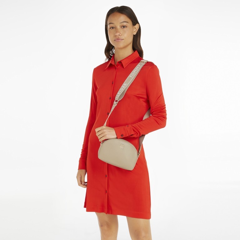 Umhängetasche Tommy Life Half Moon Camera Bag Beige, Farbe: beige, Marke: Tommy Hilfiger, EAN: 8720643584621, Abmessungen in cm: 21x14x6.5, Bild 3 von 4