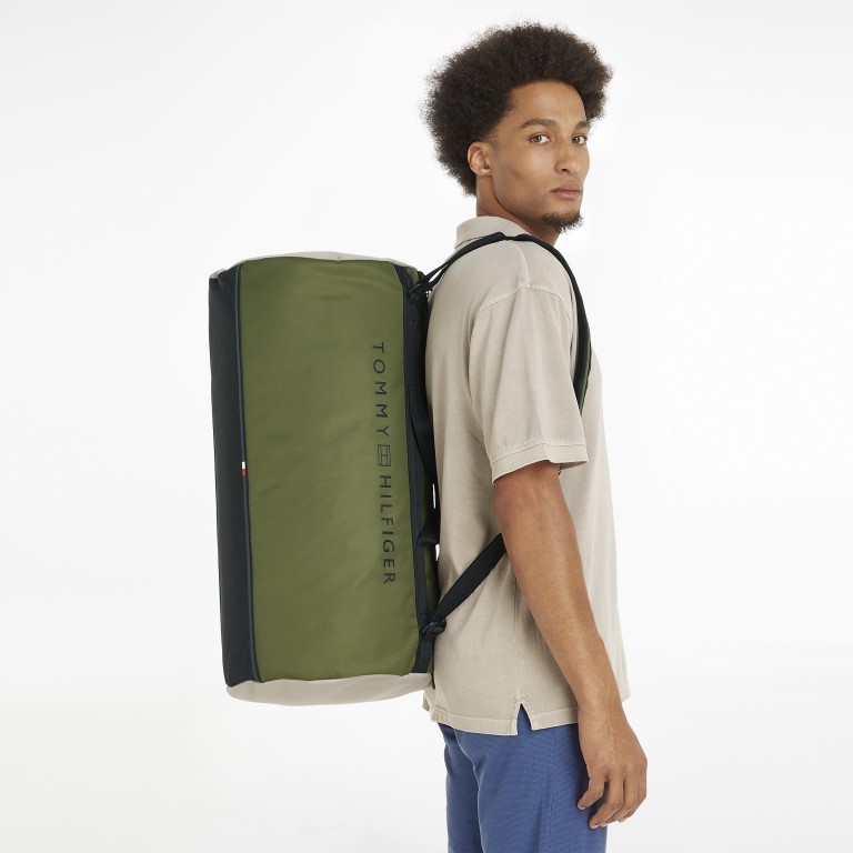Reisetasche / Rucksack Urban Essential Barrel Bag Mentor Green, Farbe: grün/oliv, Marke: Tommy Hilfiger, EAN: 8720643572819, Abmessungen in cm: 60x31x31, Bild 3 von 4