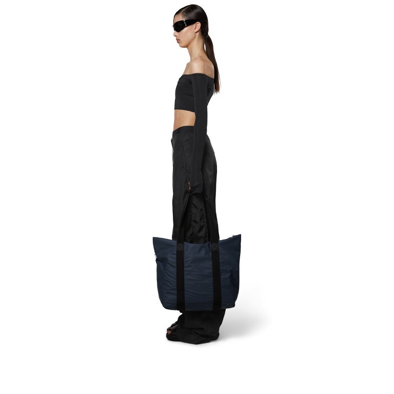 Shopper Tote Bag Rush Navy, Farbe: blau/petrol, Marke: Rains, EAN: 5711747497675, Abmessungen in cm: 35x36x13, Bild 3 von 6