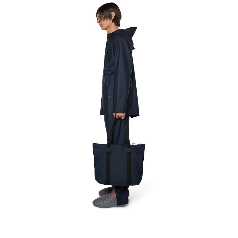 Shopper Tote Bag Rush Navy, Farbe: blau/petrol, Marke: Rains, EAN: 5711747497675, Abmessungen in cm: 35x36x13, Bild 4 von 6