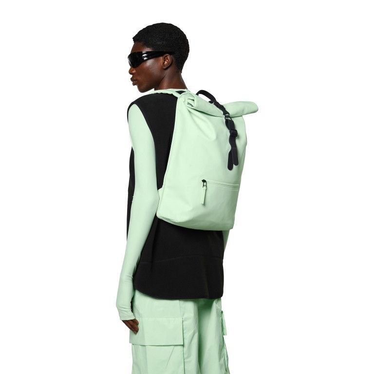 Rucksack Rolltop Mineral, Farbe: grün/oliv, Marke: Rains, EAN: 5711747537456, Abmessungen in cm: 31x49x10, Bild 4 von 6