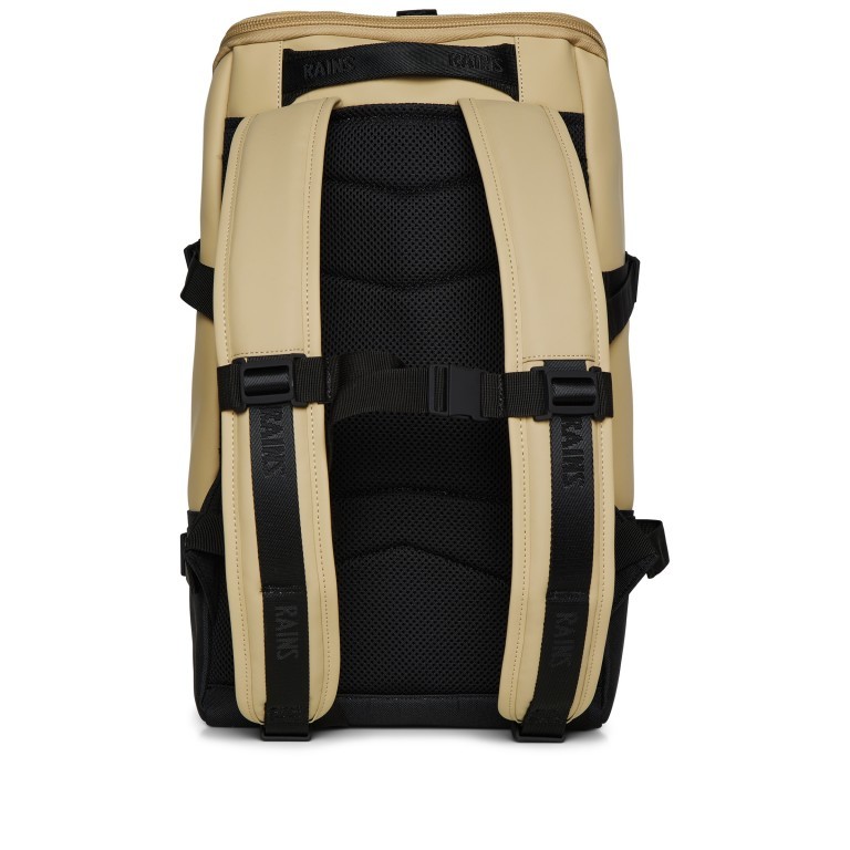 Rucksack Trail Cargo Backpack mit Laptopfach 13 Zoll Sand, Farbe: beige, Marke: Rains, EAN: 5711747537678, Abmessungen in cm: 26x45x12, Bild 2 von 6