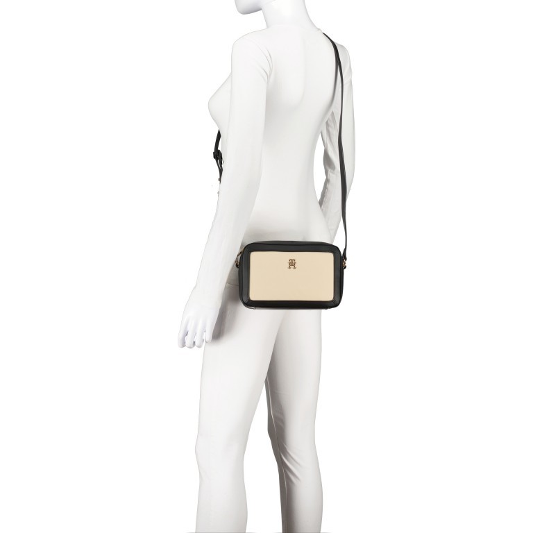 Umhängetasche Essential Crossover Bag S White Clay Black, Farbe: beige, Marke: Tommy Hilfiger, EAN: 8720645818786, Abmessungen in cm: 21x13.5x7, Bild 5 von 6