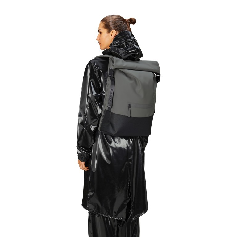 Rucksack Trail Rolltop Backpack mit Laptopfach 15 Zoll Grey, Farbe: grau, Marke: Rains, EAN: 5711747571047, Abmessungen in cm: 36x47x13, Bild 3 von 5