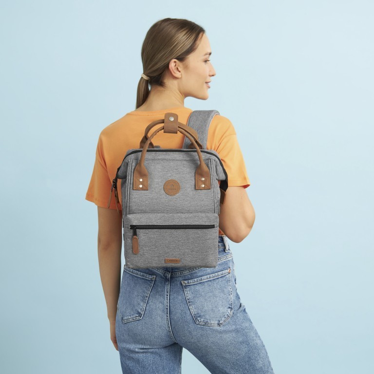 Rucksack Adventurer Small mit zwei auswechselbaren Vortaschen Hellgrau, Farbe: grau, Marke: Cabaia, EAN: 3701328303954, Abmessungen in cm: 23x32x13, Bild 7 von 10