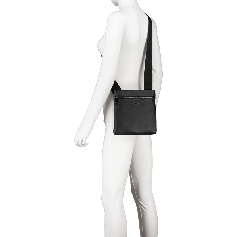 Umhängetasche Jareth Envelope Black, Farbe: schwarz, Marke: BOSS, EAN: 4063542969460, Abmessungen in cm: 22x21x2, Bild 5 von 6