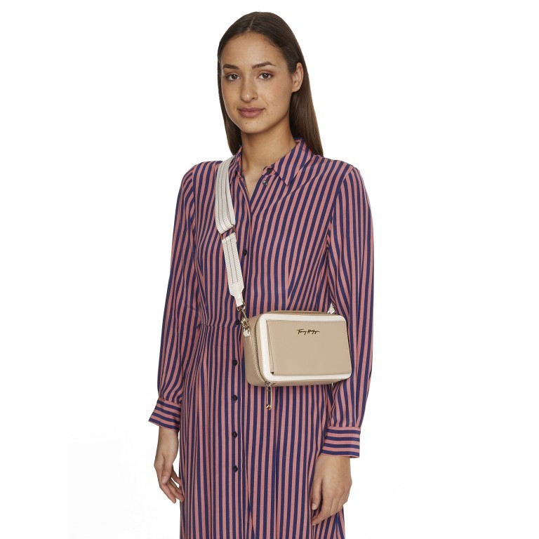 Umhängetasche Iconic Shoulder Bag Beige, Farbe: beige, Marke: Tommy Hilfiger, EAN: 8720117916996, Abmessungen in cm: 22x14x10.5, Bild 4 von 7