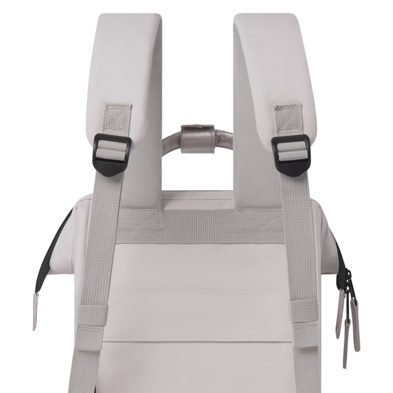 Rucksack Adventurer Small Alger mit zwei auswechselbaren Vortaschen Sand, Farbe: beige, Marke: Cabaia, EAN: 3701328376149, Abmessungen in cm: 23x32x13, Bild 9 von 10