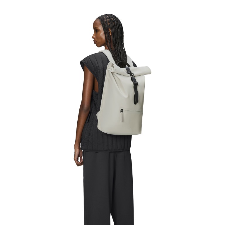 Rucksack Rolltop mit Laptopfach 16 Zoll Matrix, Farbe: beige, Marke: Rains, EAN: 5711747603397, Abmessungen in cm: 32x48x11, Bild 3 von 5