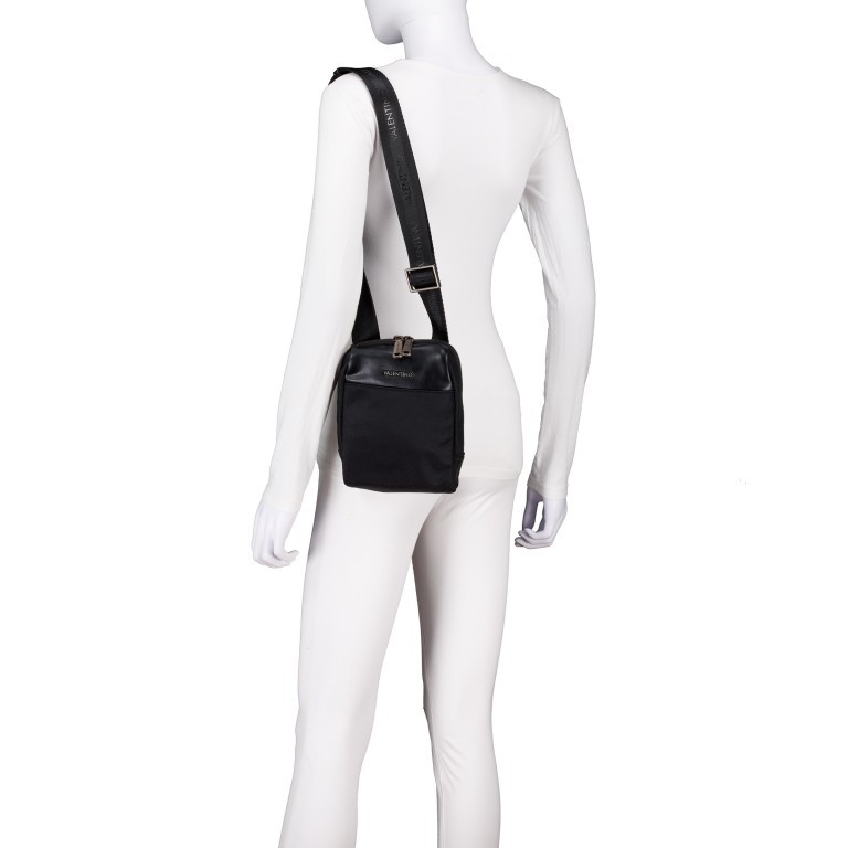 Umhängetasche Finix Nero, Farbe: schwarz, Marke: Valentino Bags, EAN: 8054942656032, Abmessungen in cm: 15.5x20.5x4, Bild 4 von 6