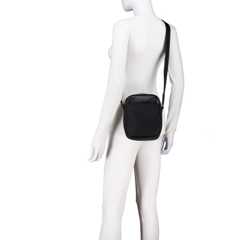 Umhängetasche Finix Nero, Farbe: schwarz, Marke: Valentino Bags, EAN: 8054942656087, Abmessungen in cm: 16.5x21x6.5, Bild 5 von 6