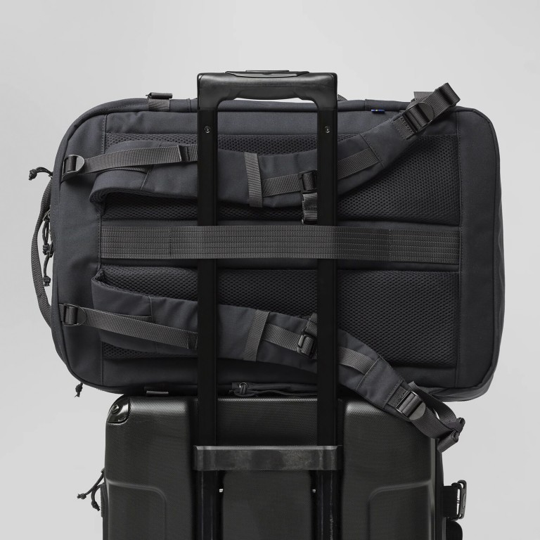 Reisetasche / Rucksack Färden Carry-On Pack Coal Black, Farbe: anthrazit, Marke: Fjällräven, EAN: 7323451088421, Abmessungen in cm: 35x55x23, Bild 4 von 14