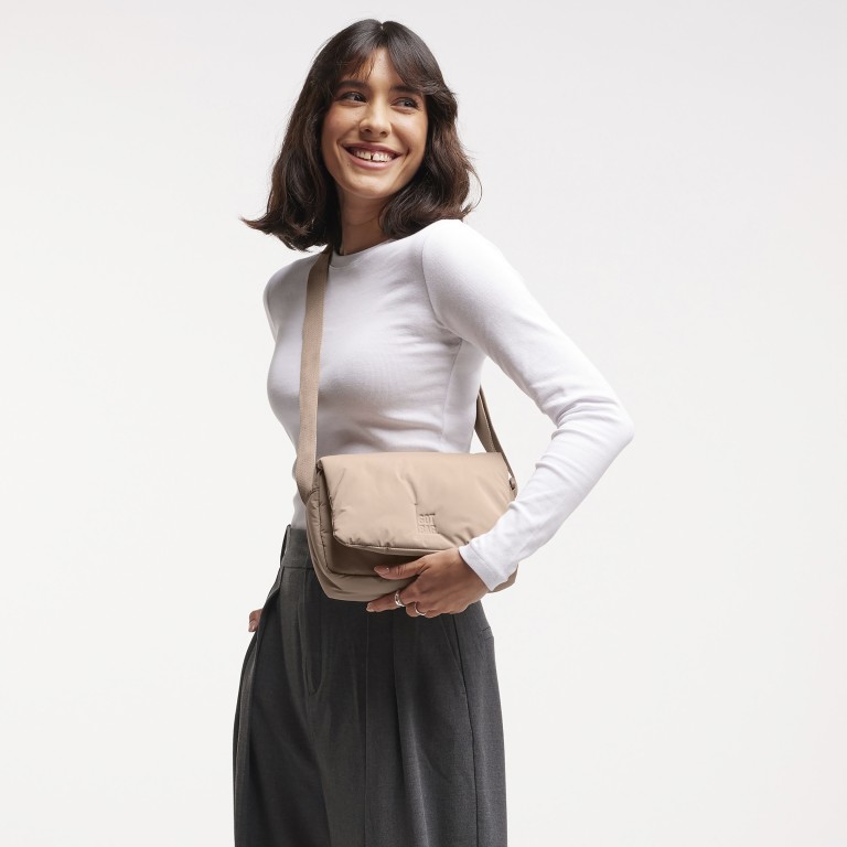 Umhängetasche Cloud Crossbody Bag Monochrome Sandbar, Farbe: taupe/khaki, Marke: Got Bag, EAN: 4262457051813, Abmessungen in cm: 23x17x7, Bild 4 von 9