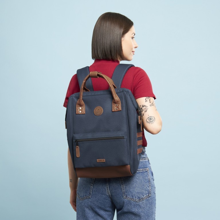 Rucksack Adventurer Medium Chicago mit zwei auswechselbaren Vortaschen Navy, Farbe: blau/petrol, Marke: Cabaia, EAN: 3701328319450, Abmessungen in cm: 27x41x16, Bild 7 von 10