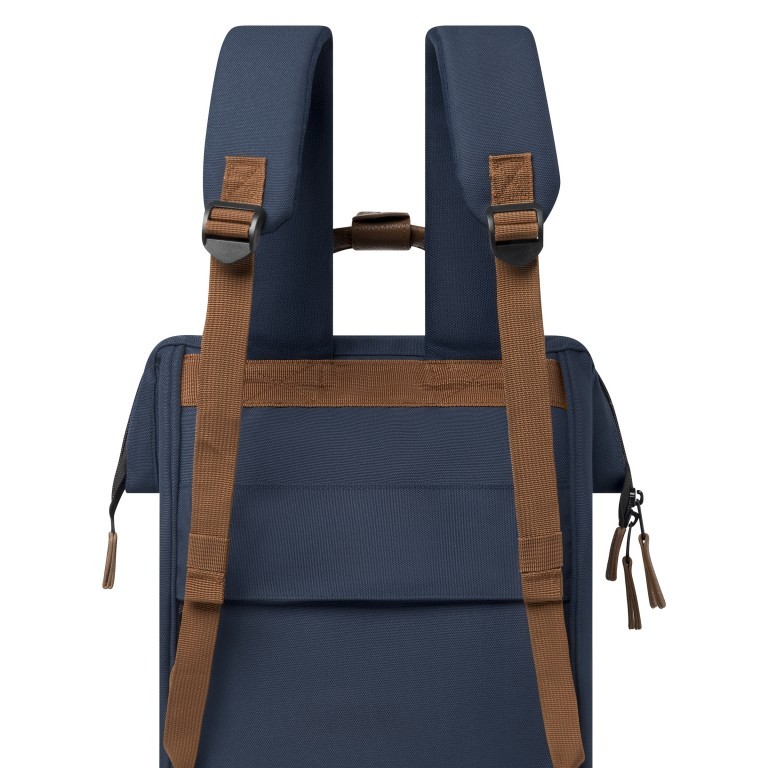 Rucksack Adventurer Medium Chicago mit zwei auswechselbaren Vortaschen Navy, Farbe: blau/petrol, Marke: Cabaia, EAN: 3701328319450, Abmessungen in cm: 27x41x16, Bild 9 von 10