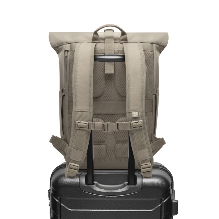 Rucksack Eco Series Allen Medium erweiterbar Desert Grey, Farbe: taupe/khaki, Marke: Johnny Urban, EAN: 4260759424137, Abmessungen in cm: 28.5x40.5x13, Bild 4 von 15