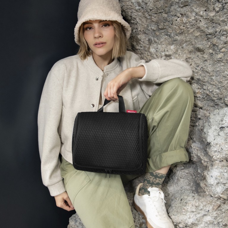 Kulturbeutel Toiletbag XL zum Aufhängen Mesh Black, Farbe: schwarz, Marke: Reisenthel, EAN: 4012013743962, Abmessungen in cm: 28x25x10, Bild 3 von 4