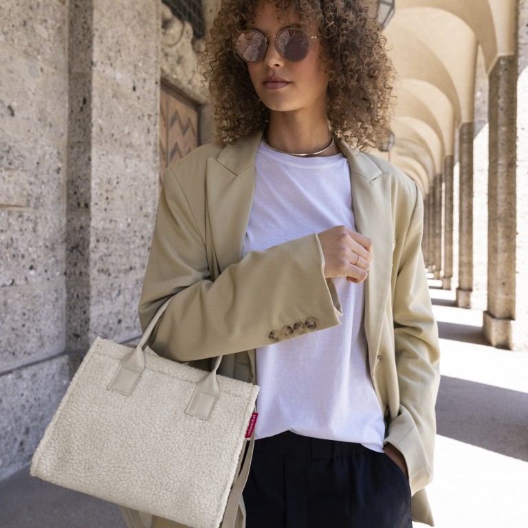 Handtasche Daily Shopper XS Teddy Sand, Farbe: beige, Marke: Reisenthel, EAN: 4012013744921, Abmessungen in cm: 27x21x14, Bild 5 von 7
