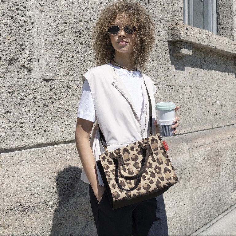 Handtasche Daily Shopper XS Leo Macchiato, Farbe: braun, Marke: Reisenthel, EAN: 4012013744952, Abmessungen in cm: 27x21x14, Bild 5 von 8