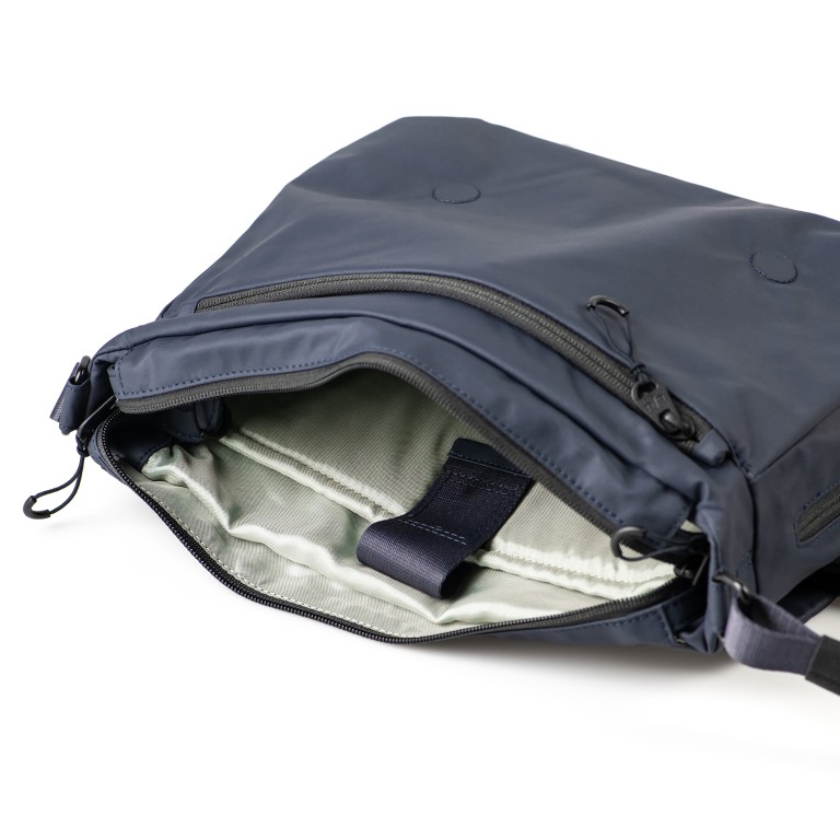 Umhängetasche Japan Re-Lite Aoki erweiterbar Outer Space, Farbe: blau/petrol, Marke: Aunts & Uncles, EAN: 4255717212857, Abmessungen in cm: 28x23x8, Bild 7 von 8