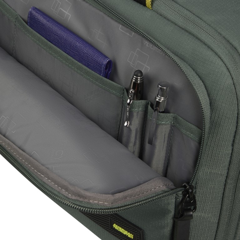 Flugumhänger / Rucksack Take2Cabin 3-Way-Boarding Bag mit Laptopfach 14 Zoll Dark Forest, Farbe: grün/oliv, Marke: American Tourister, EAN: 5400520263797, Abmessungen in cm: 40x25x20, Bild 11 von 14