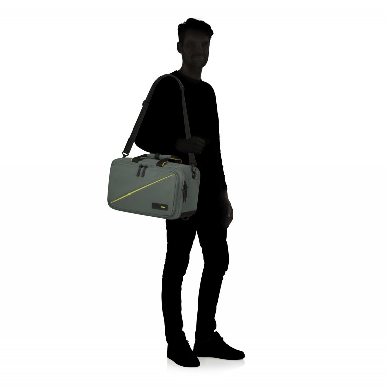 Flugumhänger / Rucksack Take2Cabin 3-Way-Boarding Bag mit Laptopfach 14 Zoll Dark Forest, Farbe: grün/oliv, Marke: American Tourister, EAN: 5400520263797, Abmessungen in cm: 40x25x20, Bild 8 von 14