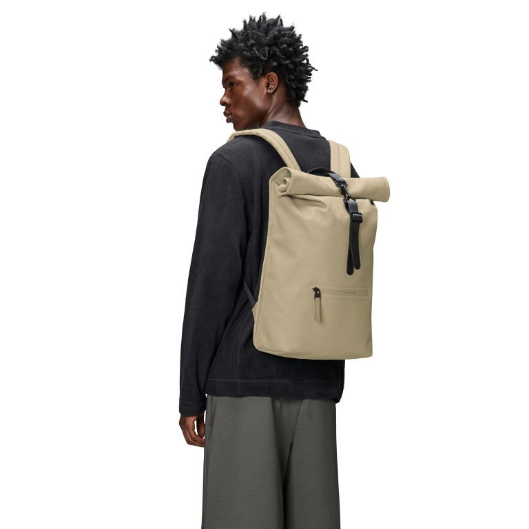 Rucksack Rolltop mit Laptopfach 16 Zoll Beige, Farbe: beige, Marke: Rains, EAN: 5715793016743, Abmessungen in cm: 32x48x11, Bild 4 von 5
