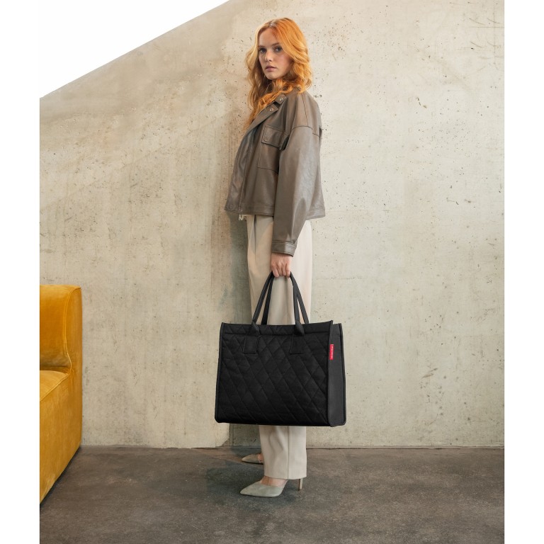Tasche Daily Shopper Rhombus Black, Farbe: schwarz, Marke: Reisenthel, EAN: 4012013740930, Abmessungen in cm: 42x35x17, Bild 3 von 5