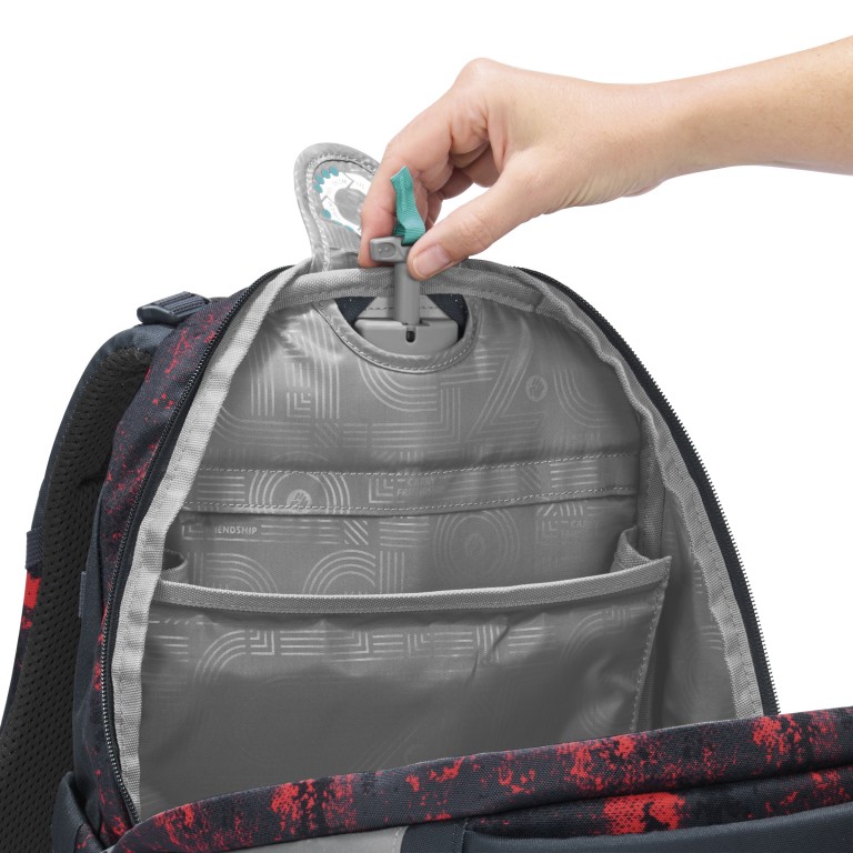 Rucksack Mate Modell 2026 30 Liter Broken Black, Farbe: rot/weinrot, Marke: Coocazoo, EAN: 4047443544162, Abmessungen in cm: 30x44x23, Bild 6 von 9