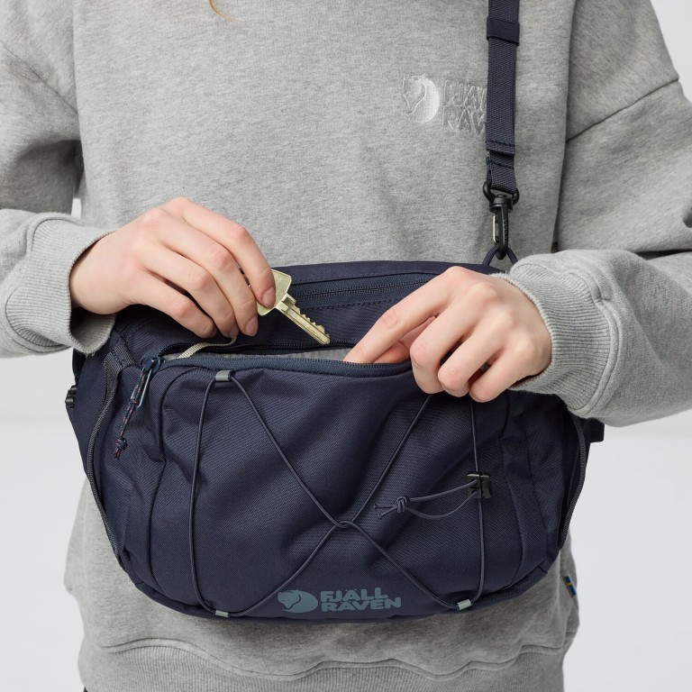 Umhängetasche Skule Sling 6 Navy, Farbe: blau/petrol, Marke: Fjällräven, EAN: 7323451155376, Abmessungen in cm: 22x35x11.5, Bild 12 von 12