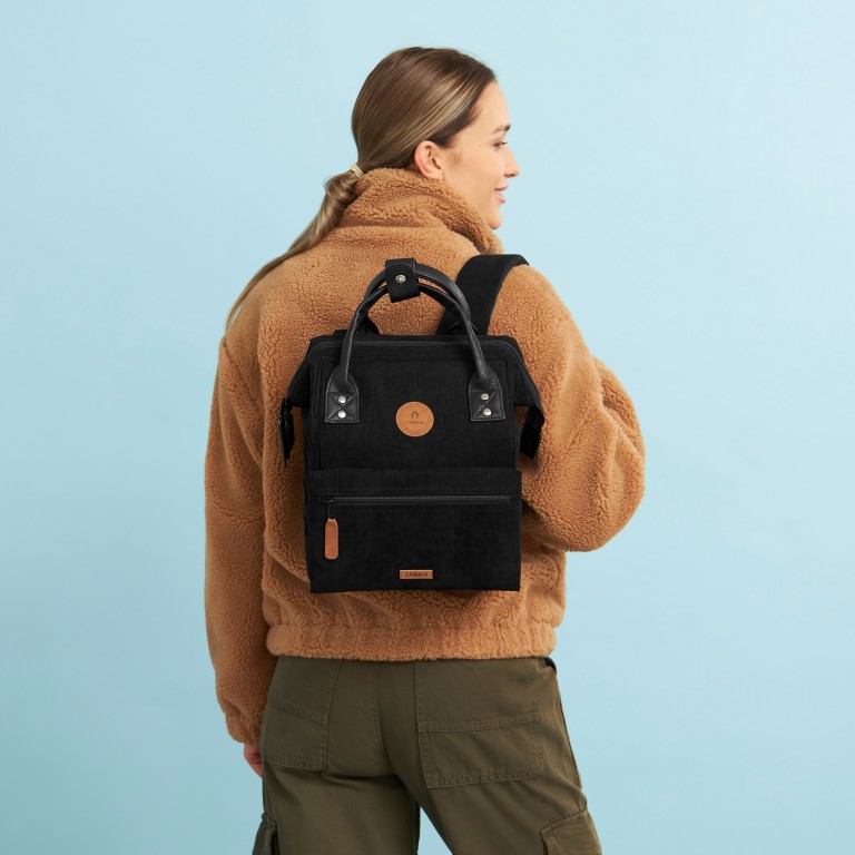 Rucksack Adventurer Small Brighton mit zwei auswechselbaren Vortaschen Schwarz, Farbe: schwarz, Marke: Cabaia, EAN: 3701328319405, Abmessungen in cm: 23x32x13, Bild 7 von 10