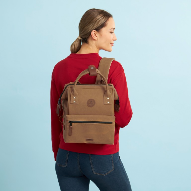 Rucksack Adventurer Small Moscow mit zwei auswechselbaren Vortaschen Camel, Farbe: cognac, Marke: Cabaia, EAN: 3701328351320, Abmessungen in cm: 23x32x13, Bild 7 von 9