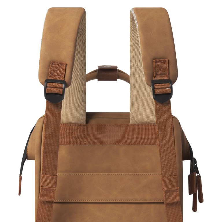 Rucksack Adventurer Small Moscow mit zwei auswechselbaren Vortaschen Camel, Farbe: cognac, Marke: Cabaia, EAN: 3701328351320, Abmessungen in cm: 23x32x13, Bild 9 von 9