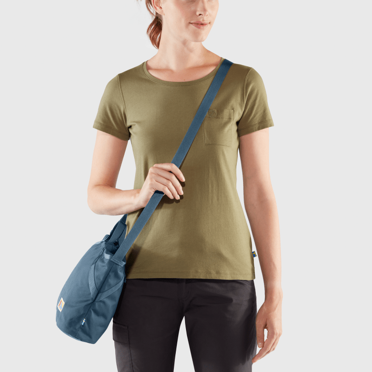 Tasche Vardag Crossbody, Farbe: schwarz, anthrazit, blau/petrol, braun, cognac, grün/oliv, flieder/lila, Marke: Fjällräven, Abmessungen in cm: 26x24x12, Bild 4 von 5