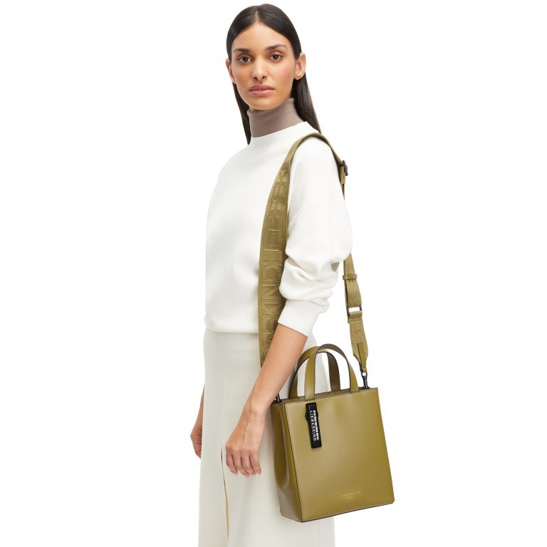 Handtasche Paper Bag Tote S Carter Matcha, Farbe: grün/oliv, Marke: Liebeskind Berlin, EAN: 4099593009459, Abmessungen in cm: 22x25x12, Bild 3 von 5