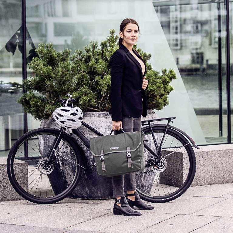 Fahrradtasche Commuter-Bag Urban Aktentasche mit Hinterrad-Aufhängesystem Volumen 20 Liter, Farbe: grau, blau/petrol, rosa/pink, Marke: Ortlieb, Abmessungen in cm: 40x31x14, Bild 6 von 10