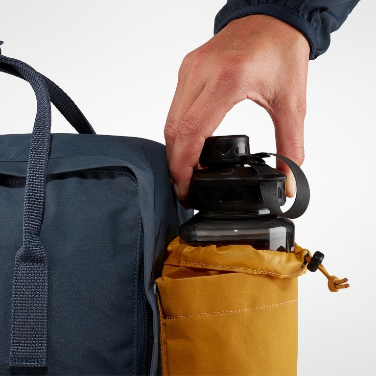 Flaschenhalter Kånken Bottle Pocket passend für 1 Liter Flaschen Fog, Farbe: grau, Marke: Fjällräven, EAN: 7323450680183, Abmessungen in cm: 10x20x7, Bild 6 von 7