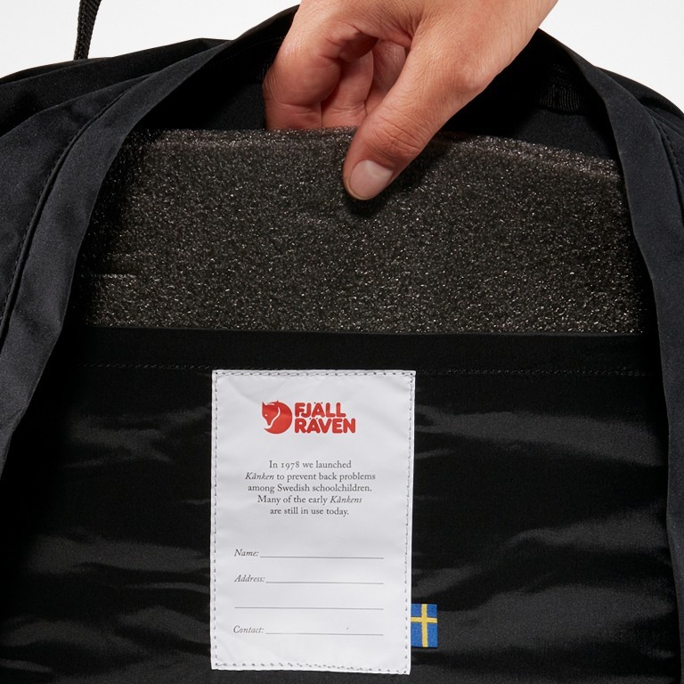 Rucksack Kånken Laptop 17 Zoll Black, Farbe: schwarz, Marke: Fjällräven, EAN: 7392158692484, Abmessungen in cm: 30x42x18, Bild 7 von 15