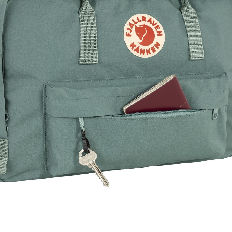 Reisetasche / Rucksack Kånken Weekender mit Laptopfach 17 Zoll, Farbe: schwarz, blau/petrol, grün/oliv, flieder/lila, beige, Marke: Fjällräven, Abmessungen in cm: 44x30x20, Bild 8 von 8