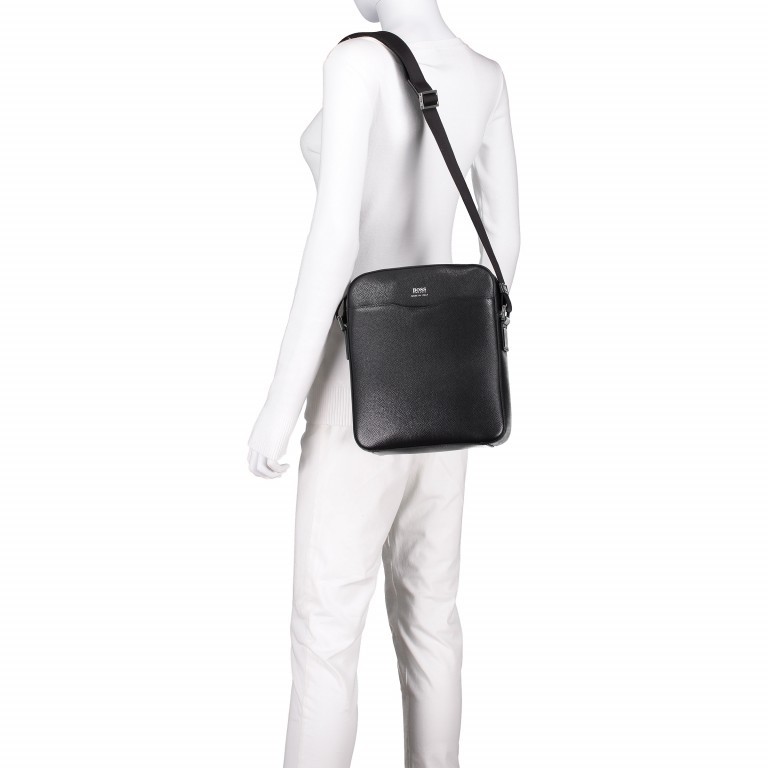 Umhängetasche Signature Crossbag Zip Black, Farbe: schwarz, Marke: Boss, EAN: 4021409226439, Abmessungen in cm: 22.5x27x6.5, Bild 4 von 7