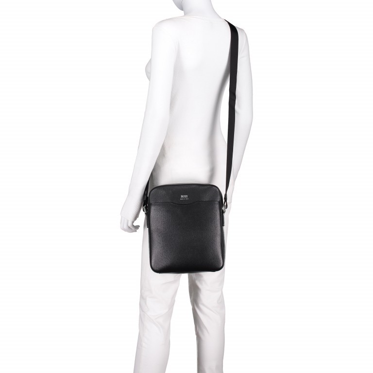 Umhängetasche Signature Crossbag Zip Black, Farbe: schwarz, Marke: Boss, EAN: 4021409226439, Abmessungen in cm: 22.5x27x6.5, Bild 7 von 7