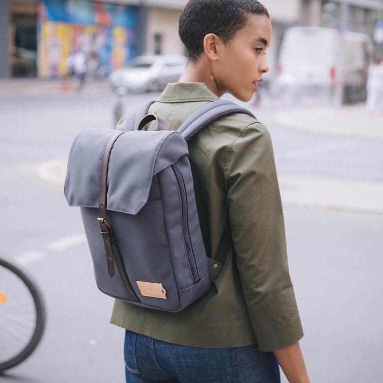 Rucksack Berlin Series Charlie 12h Stone Blue Dark Brown, Farbe: blau/petrol, Marke: Property of ..., EAN: 8719322703392, Abmessungen in cm: 27x34x9, Bild 4 von 6