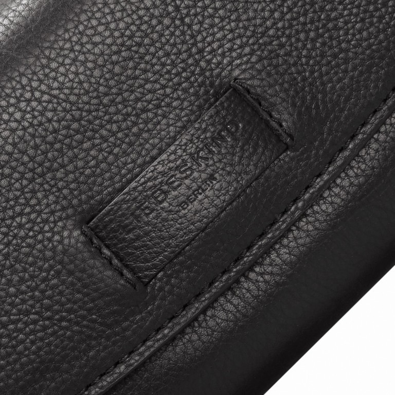 Umhängetasche Essentials Clutch Black, Farbe: schwarz, Marke: Liebeskind Berlin, EAN: 4058629087311, Abmessungen in cm: 21x11.5x4, Bild 5 von 5