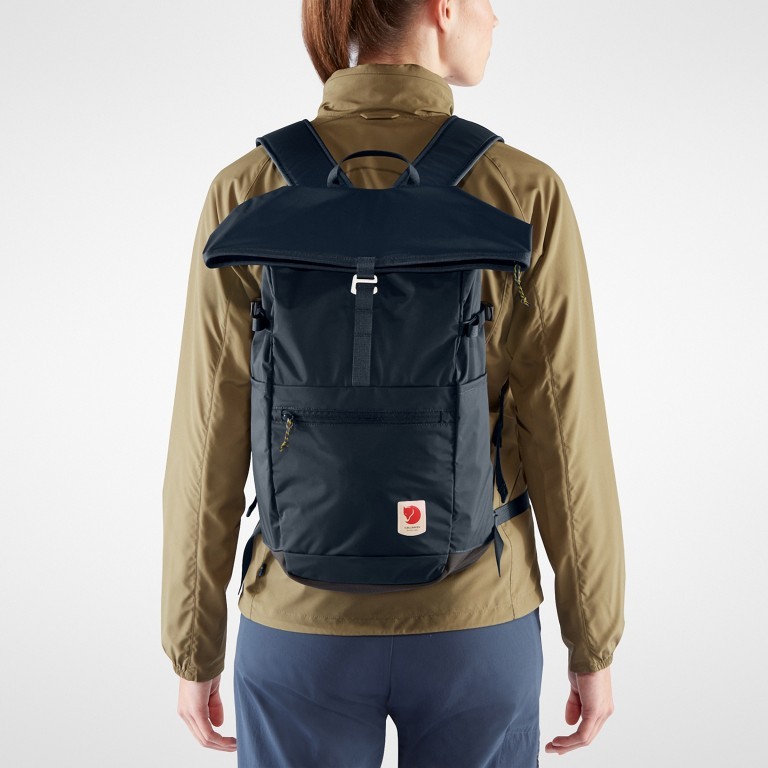 Rucksack High Coast Foldsack Volumen 24 Liter, Farbe: schwarz, anthrazit, grau, blau/petrol, taupe/khaki, grün/oliv, rot/weinrot, rosa/pink, orange, gelb, beige, Marke: Fjällräven, Abmessungen in cm: 26x45x20, Bild 6 von 11