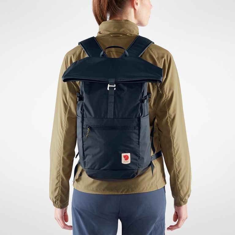 Rucksack High Coast Foldsack Volumen 24 Liter, Farbe: schwarz, anthrazit, grau, blau/petrol, taupe/khaki, grün/oliv, rosa/pink, orange, gelb, beige, Marke: Fjällräven, Abmessungen in cm: 26x45x20, Bild 5 von 10