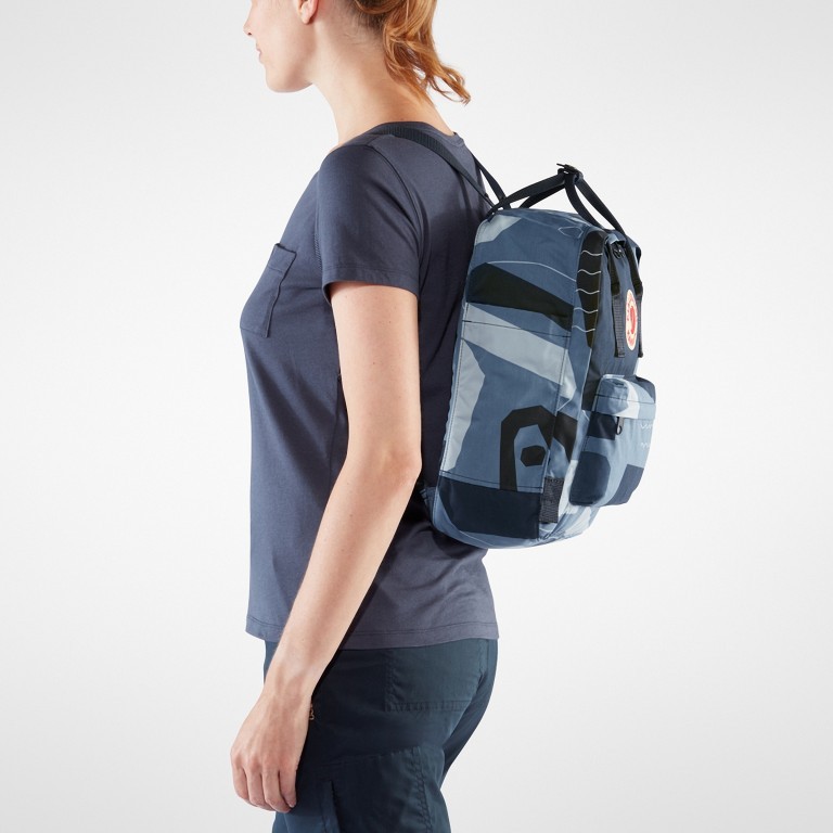 Rucksack Kånken Art Ocean Deep, Farbe: blau/petrol, Marke: Fjällräven, EAN: 7323450689940, Abmessungen in cm: 27x38x13, Bild 5 von 15