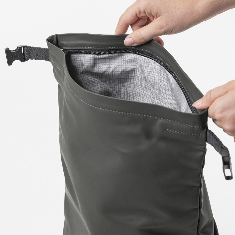 Rucksack Japan Tokio Nishi mit Laptopfach 13 Zoll Forest Night, Farbe: grün/oliv, Marke: Aunts & Uncles, EAN: 4250394982680, Bild 6 von 10
